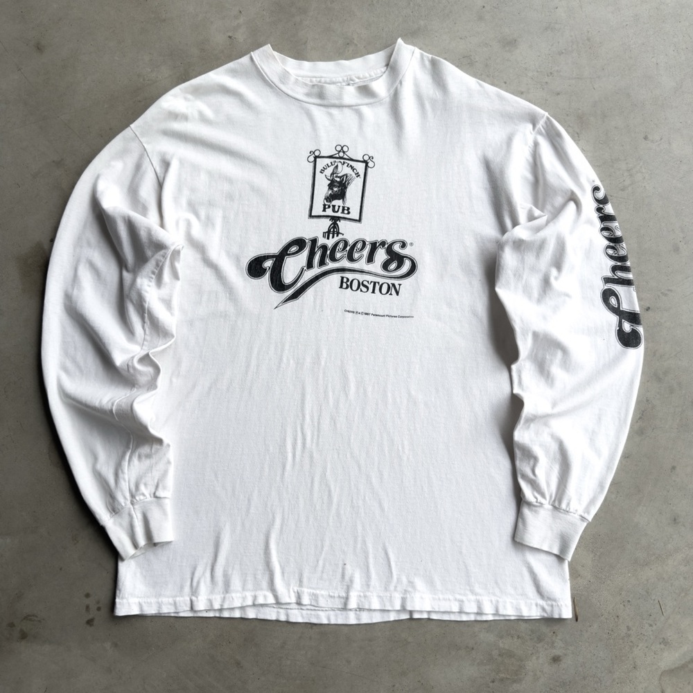 Vintage 80s White Paramount Pictures Boston Cheers Pub Graphic Long Sleeve